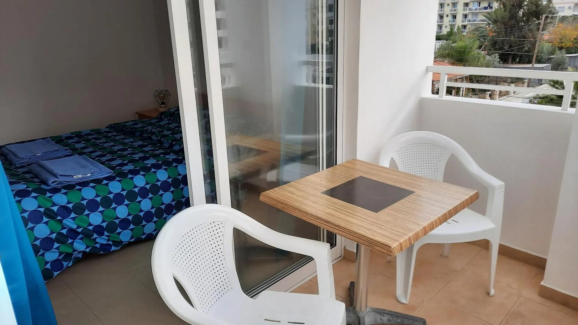 Large Apt 2 Bedrooms Sea View & 2 Balconies Larnaca