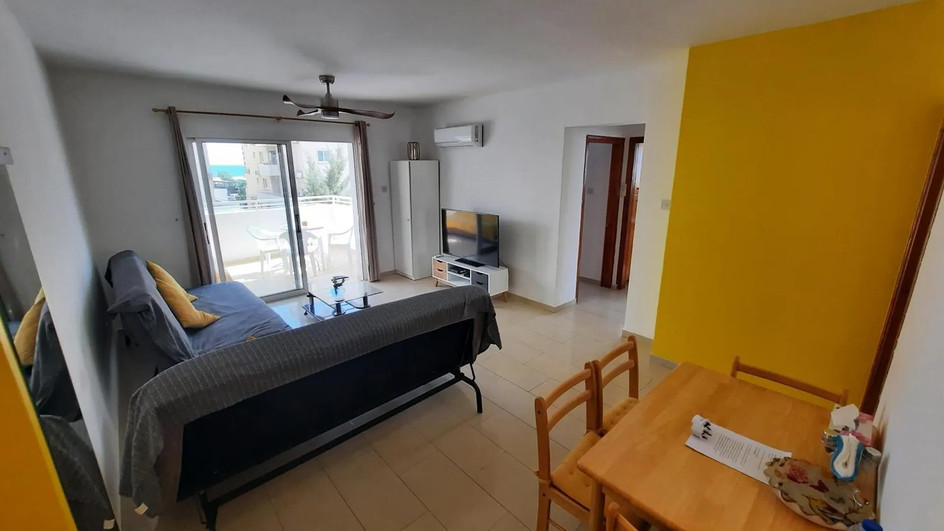 Apartment Large Apt 2 Bedrooms Sea View & 2 Balconies Larnaca